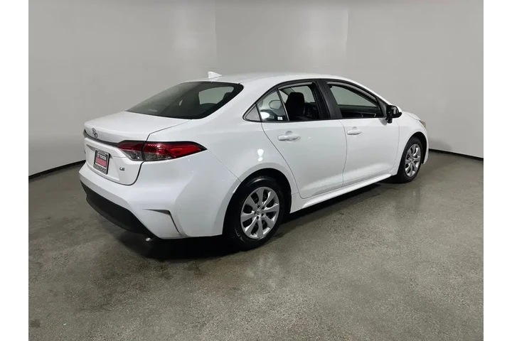 $23995 : Toyota Corolla 2024 LE 4dr S image 3