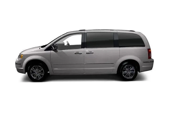 2010 Town and Country LX image 1
