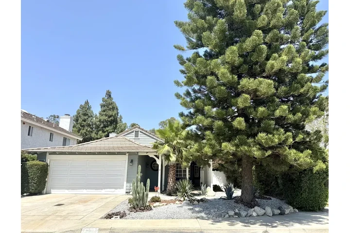$1500 : Fontana 3 & 2 BEDROOMS image 1