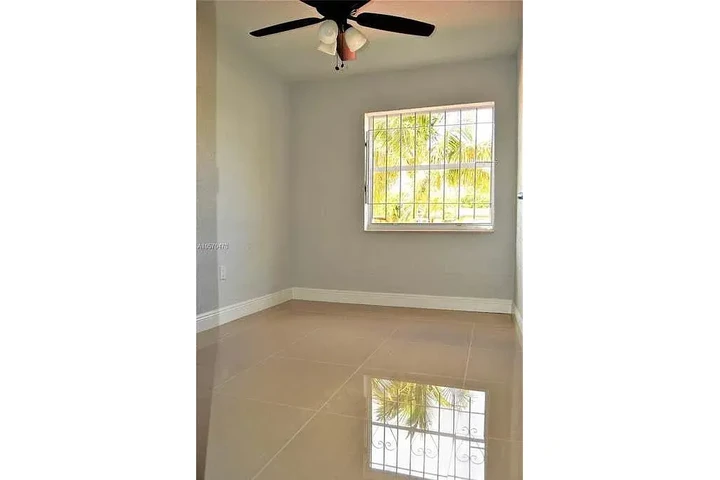 $1570 : Listo En North Miami image 6