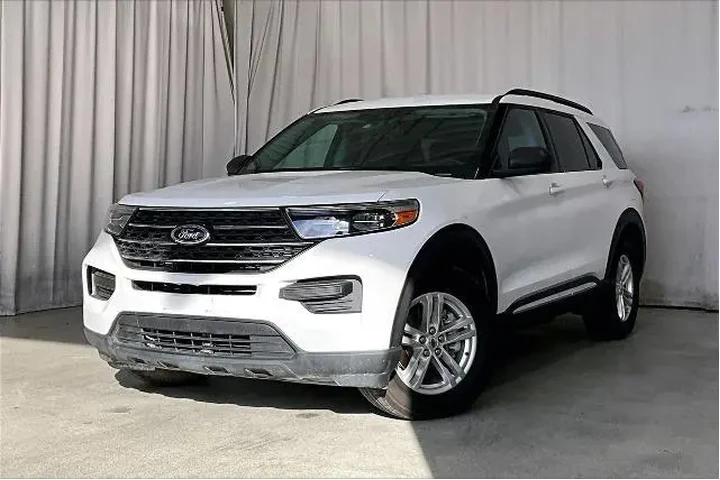 $23831 : Ford Explorer 2022 AWD XLT 4 image 2