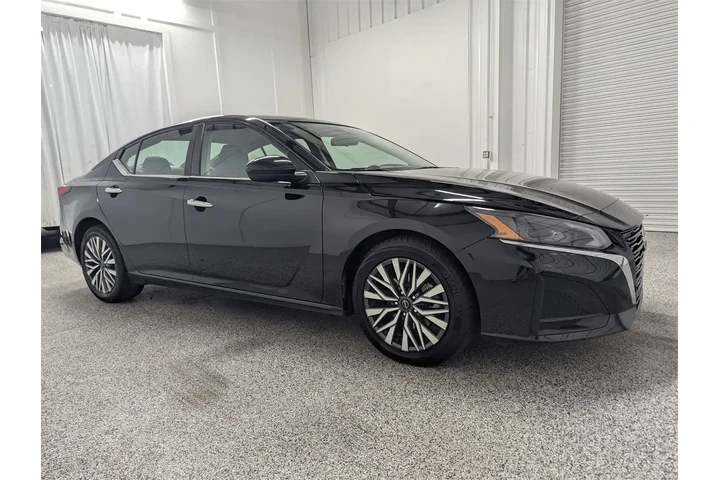 $21997 : Nissan Altima 2023 2.5 SV 4d image 2