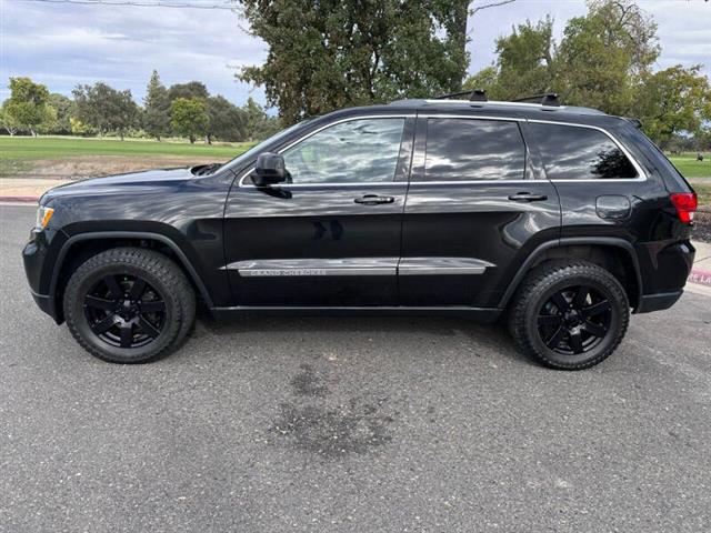 $10995 : 2012 Grand Cherokee Laredo image 4