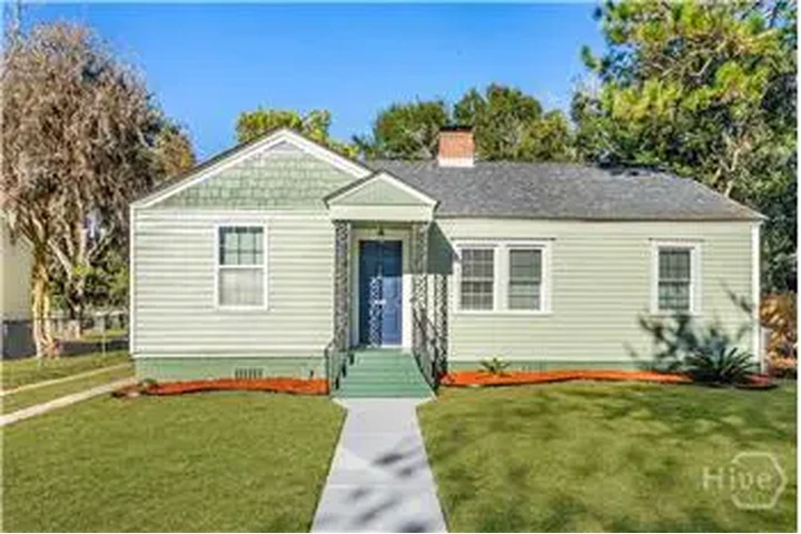 $1990 : Rental property with 3 bedro image 1