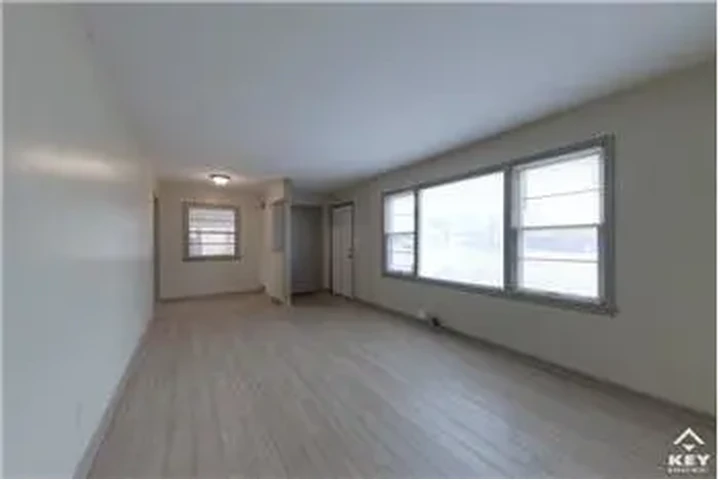 $1300 : Rental property with 3 bedro image 4