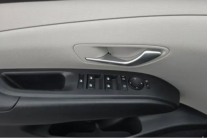 $27821 : Hyundai TUCSON 2025 AWD SEL image 8