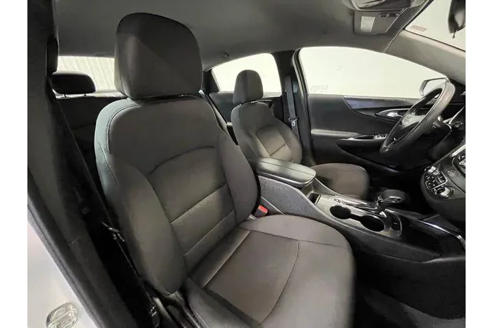 $16513 : Chevrolet Malibu 2023 LT 4dr image 9
