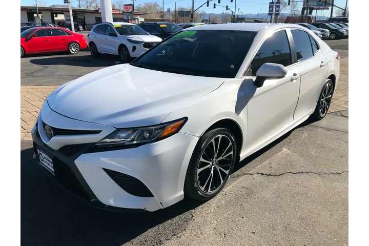 $21867 : 2020 Camry SE image 6