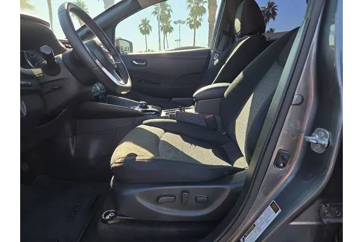$17611 : Nissan LEAF 2023 SV PLUS 4dr image 4