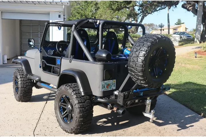 $12850 : Modified 1990 Jeep Wrangler image 5