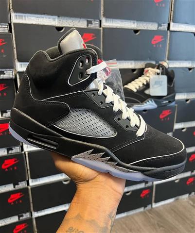 $200 : Jordan 5 metallic black image 1