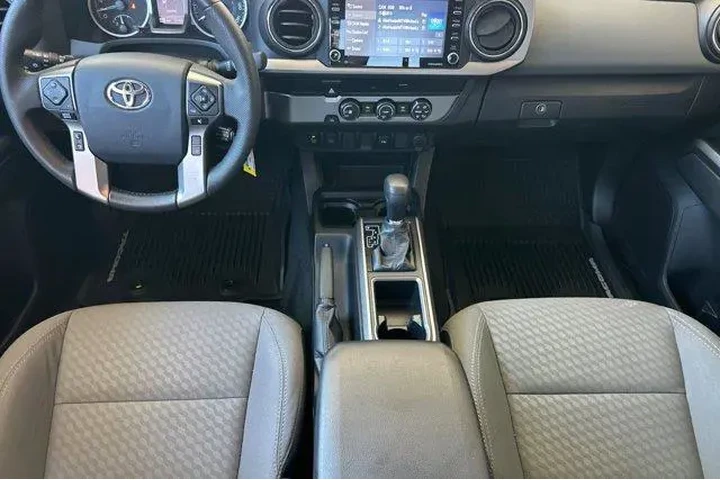 $31900 : Toyota Tacoma 2020 4x2 TRD S image 6