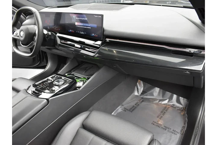 $32526 : BMW 5 Series 2024 AWD 530i x image 7