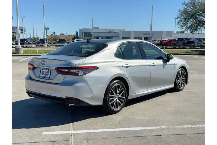 $29898 : Toyota Camry 2023 XLE V6 4dr image 9