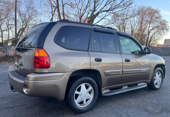 $3995 : 2002 GMC Envoy SLE image 8