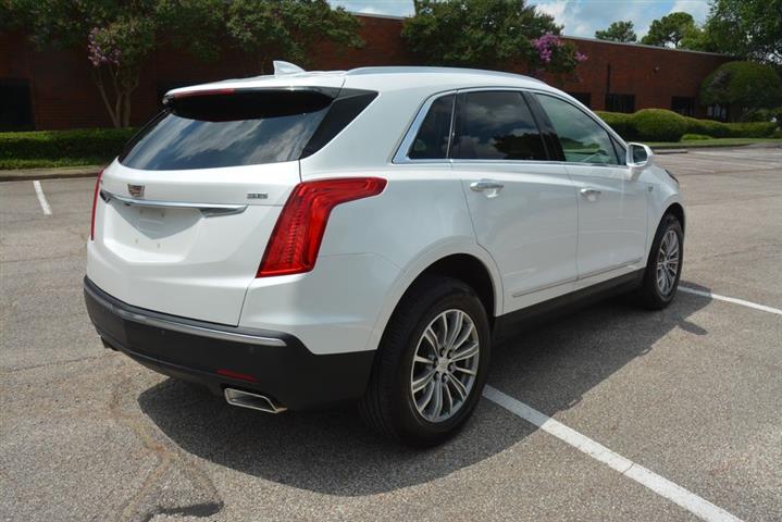 2017 XT5 Luxury image 6