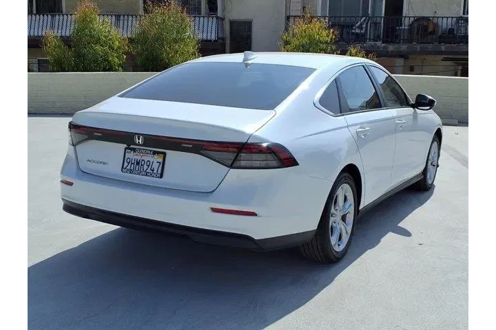 $23510 : Honda Accord 2023 LX 4dr Sed image 4