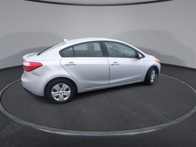 $9500 : PRE-OWNED 2016 KIA FORTE LX image 9