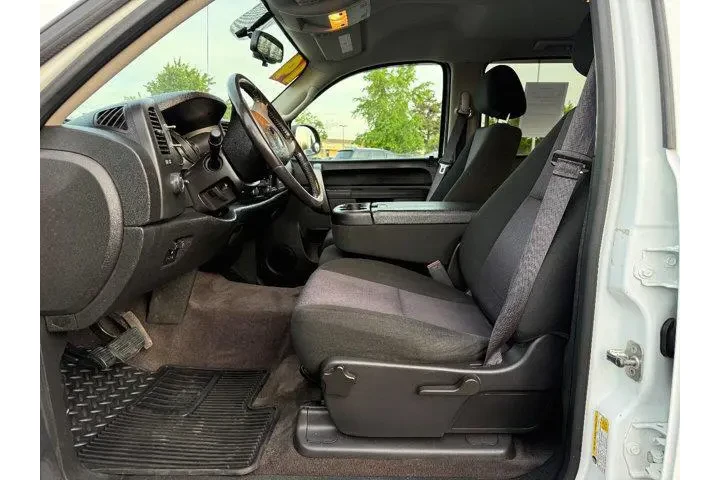 $32995 : Chevrolet Silverado 2500HD 2 image 7