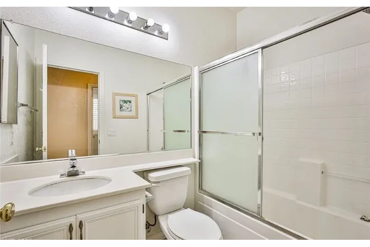 $1500 : 3 Bedroom House in Las Vegas image 9