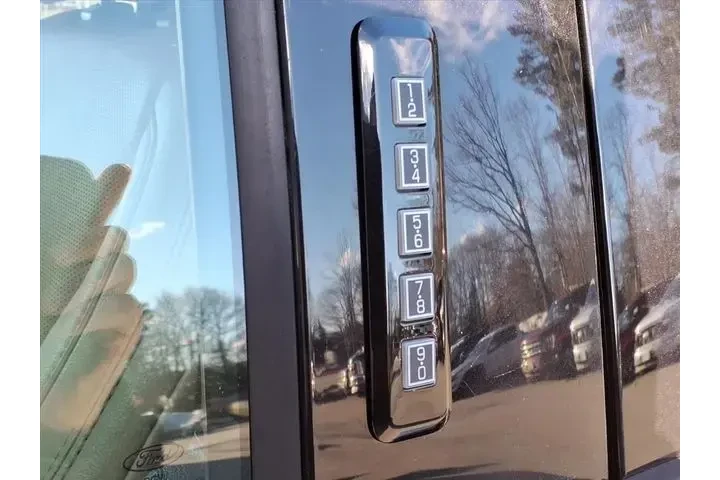 $23374 : Ford F-150 2017 4x4 Lariat 4 image 9