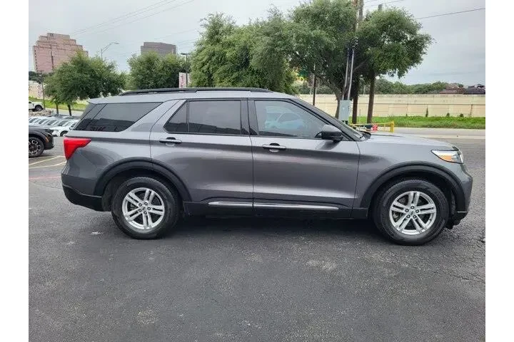$28800 : Ford Explorer 2023 XLT 4dr S image 2