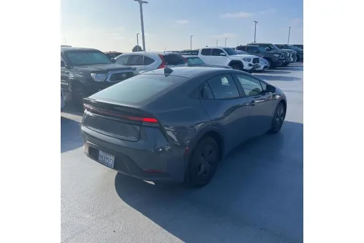 $27995 : Toyota Prius 2024 LE 4dr Hat image 4