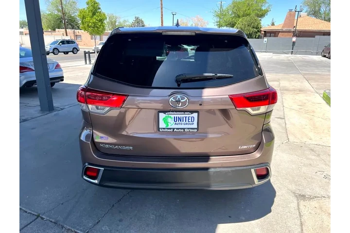 2017 Highlander Limited FWD V6 image 6