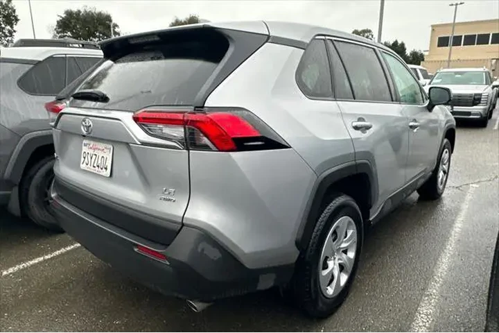 $28990 : Toyota RAV4 2025 AWD LE 4dr image 3