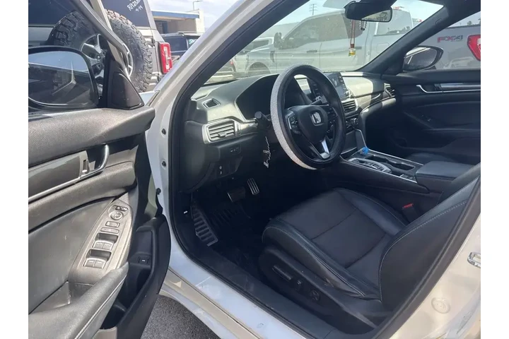 $17287 : Honda Accord 2018 Sport 4dr image 4