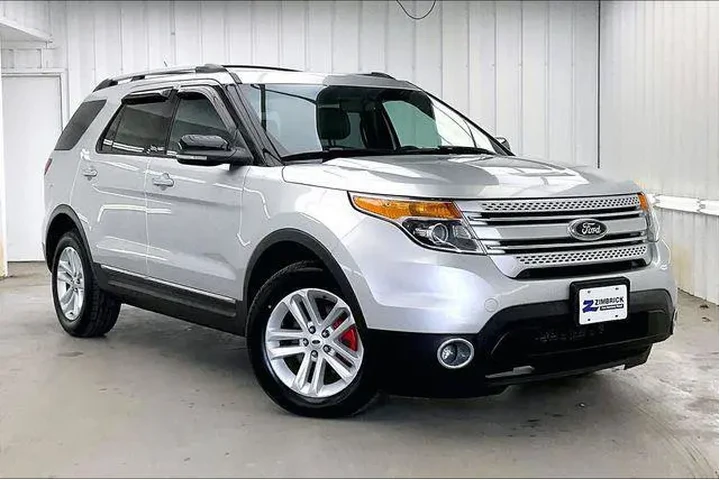 $7990 : Ford Explorer 2013 AWD XLT 4 image 1