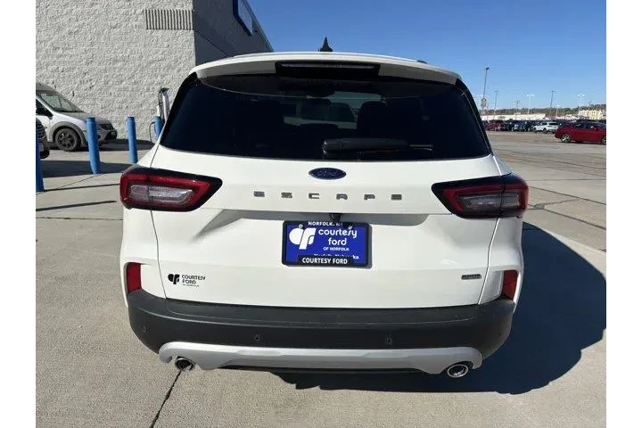 $35990 : Ford Escape Plug-In Hybrid 2 image 7