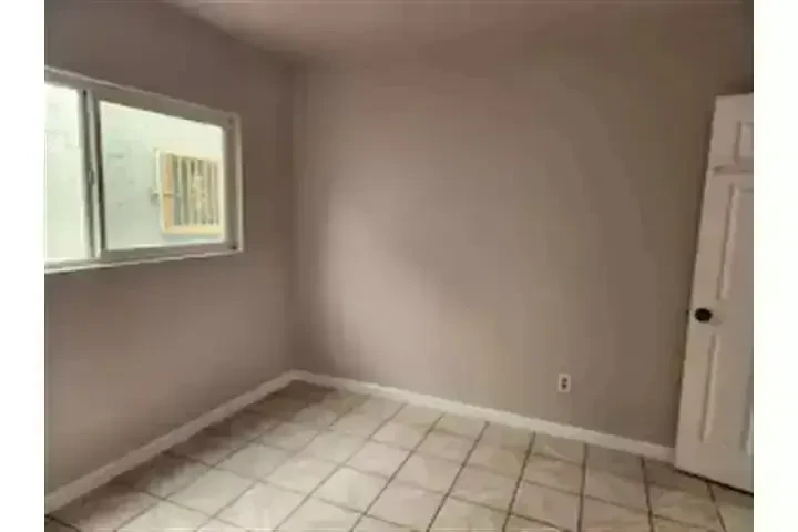 $1675 : APT. 1-RECAMARA/ 1-BAÑO image 5