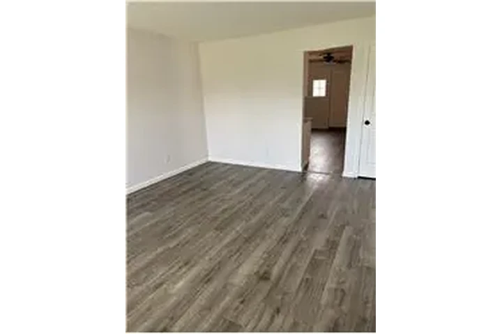 $1595 : Rental property with 3 bedro image 3