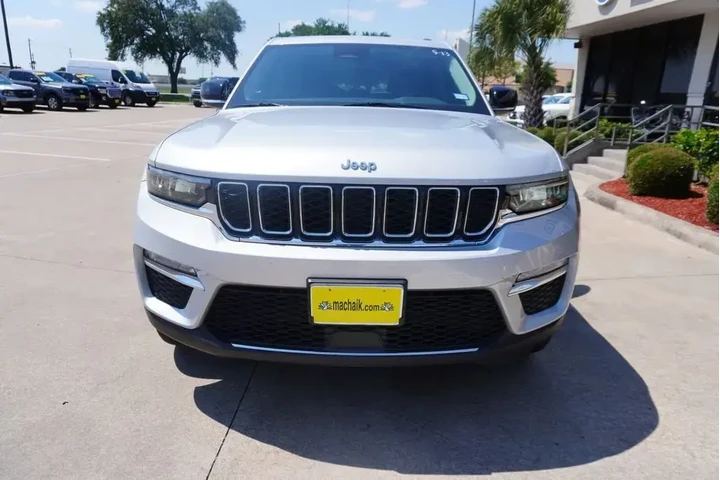 $33225 : Jeep Grand Cherokee 2024 4x2 image 2