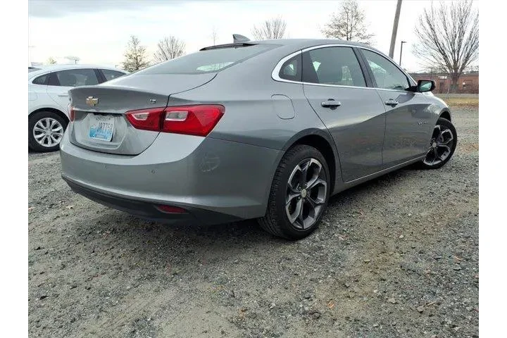 $18987 : Chevrolet Malibu 2024 LT 4dr image 6