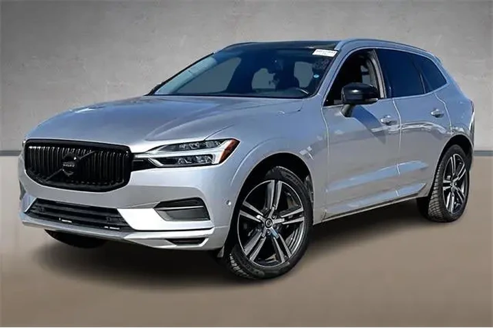 $22742 : Volvo XC60 2019 T5 Momentum image 1