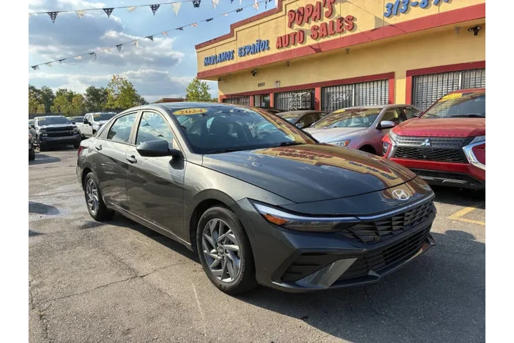 2024 Elantra SEL image 1
