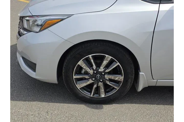 $16555 : Nissan Versa 2025 SV 4dr Sed image 7