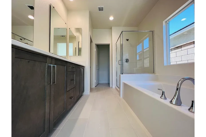 $1200 : Fontana - Move-In Ready image 5