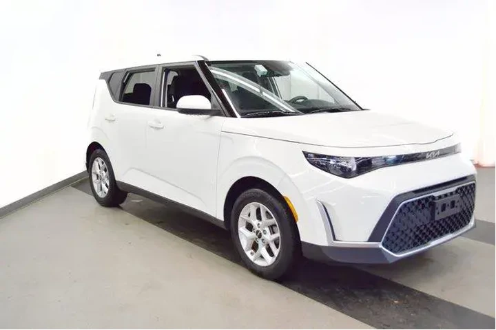 $18494 : Kia Soul 2025 LX 4dr Crossov image 2