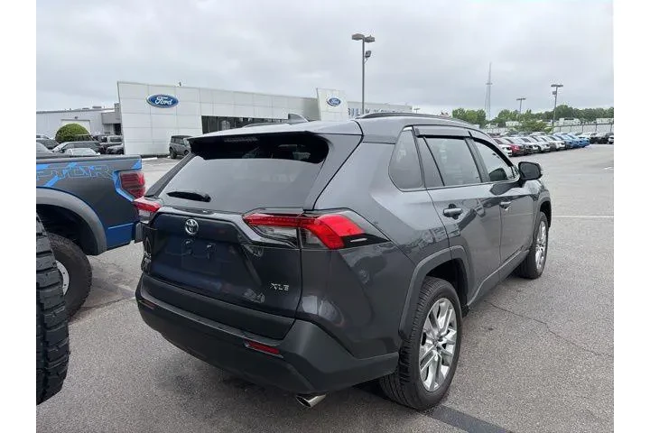 $37992 : Toyota RAV4 2025 XLE Premium image 3