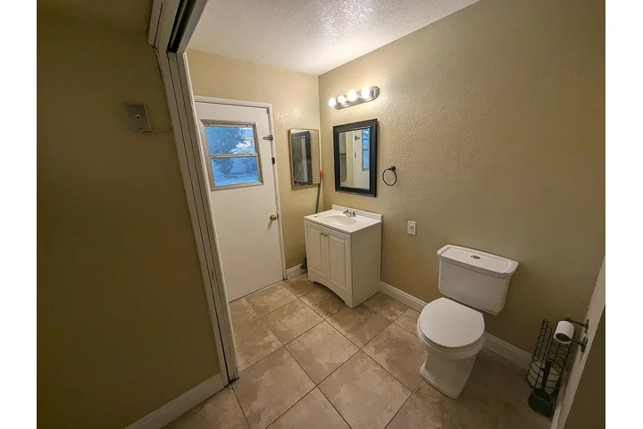$1250 : Rialto- Move In Ready image 7
