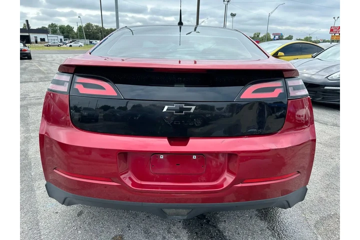 2011 CHEVROLET VOLT SEDAN 4D image 1