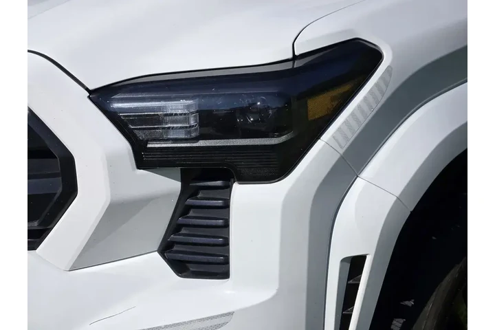 $35213 : Toyota Tacoma 2025 4x2 SR5 4 image 8