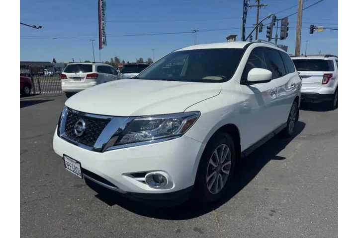 $9998 : 2016 Pathfinder SV image 5
