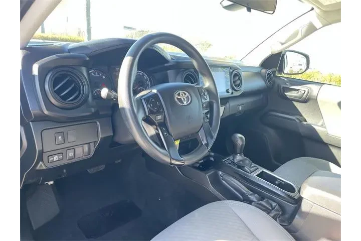 $27267 : Toyota Tacoma 2021 4x2 SR5 4 image 10