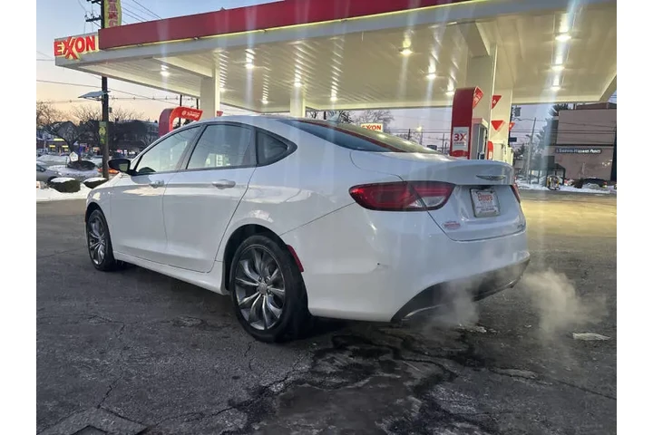 $5999 : 2015 200 S image 5