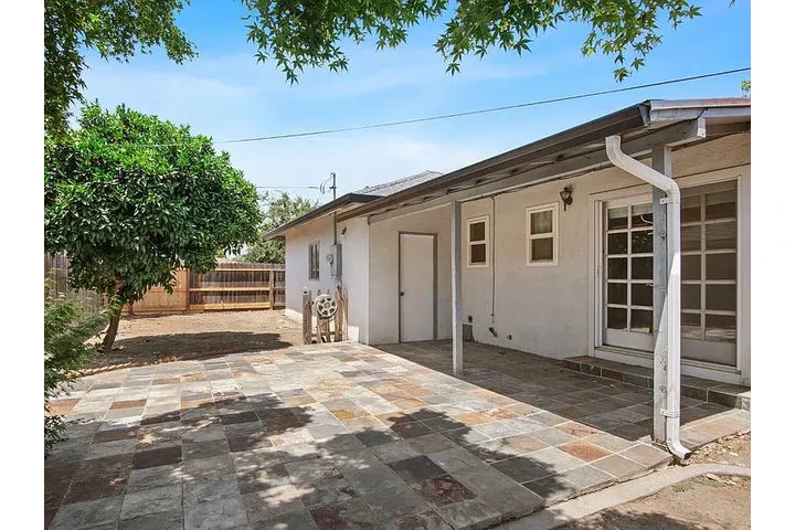 $1250 : Nestled in a well-established image 8