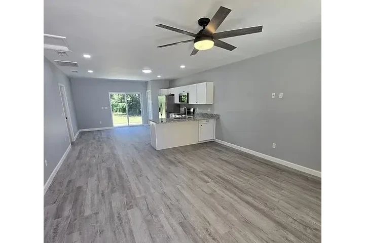 $750 : HOUSE AVAILABLE AVON PARK FL image 7